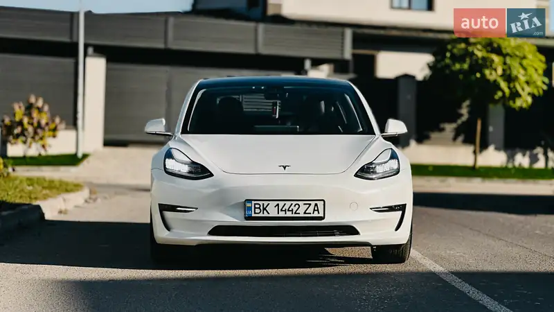 Седан Tesla Model 3 2020 в 