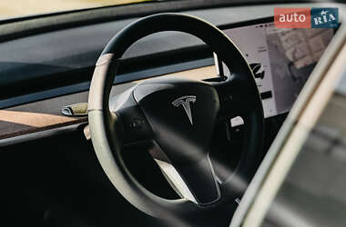 Седан Tesla Model 3 2020 в Ровно