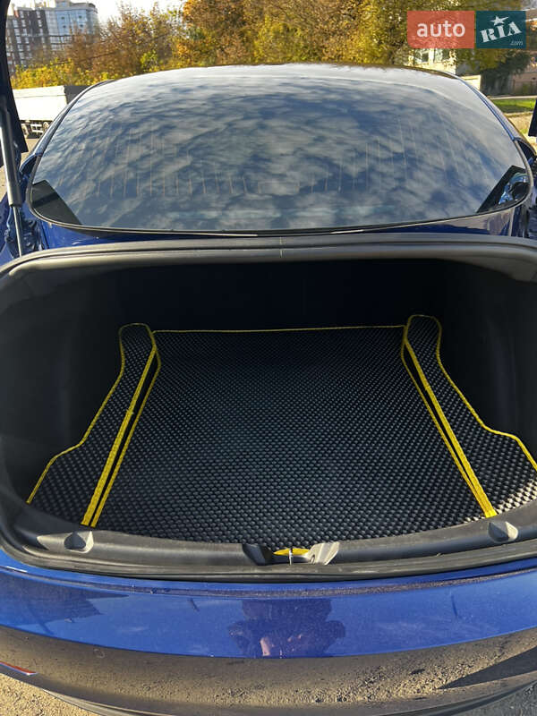 Седан Tesla Model 3 2019 в Луцьку