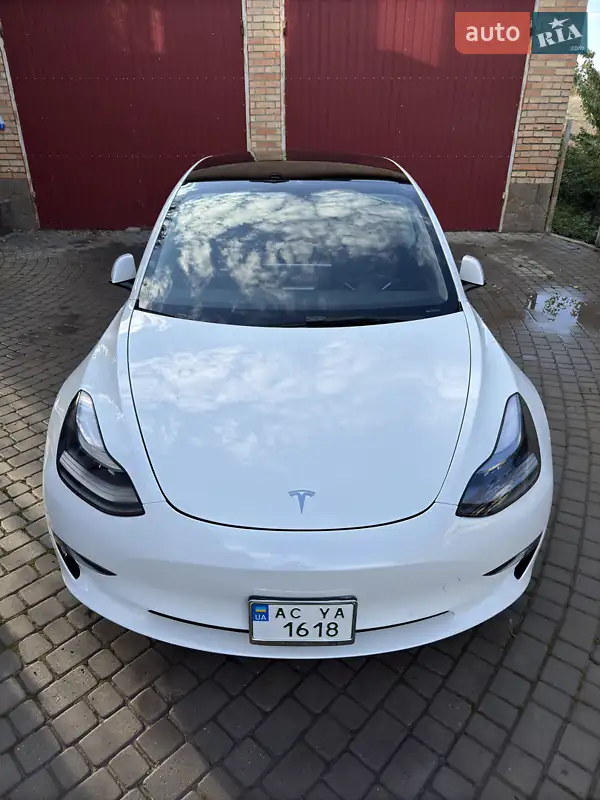 Седан Tesla Model 3 2021 в 