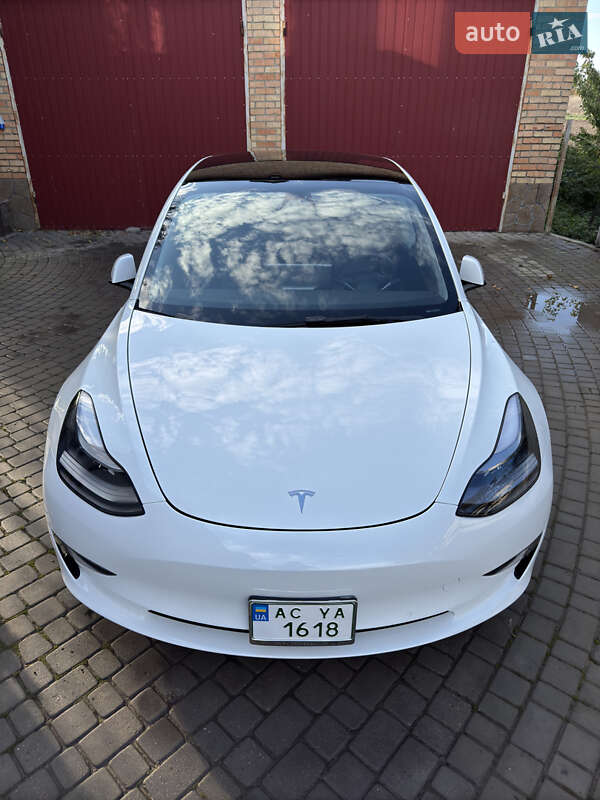 Седан Tesla Model 3 2021 в Нововолинську