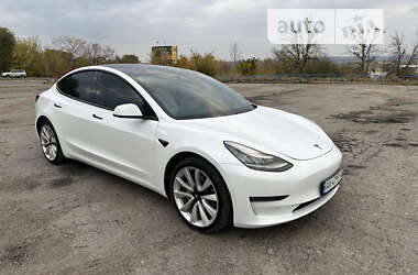 Седан Tesla Model 3 2019 в Изюме