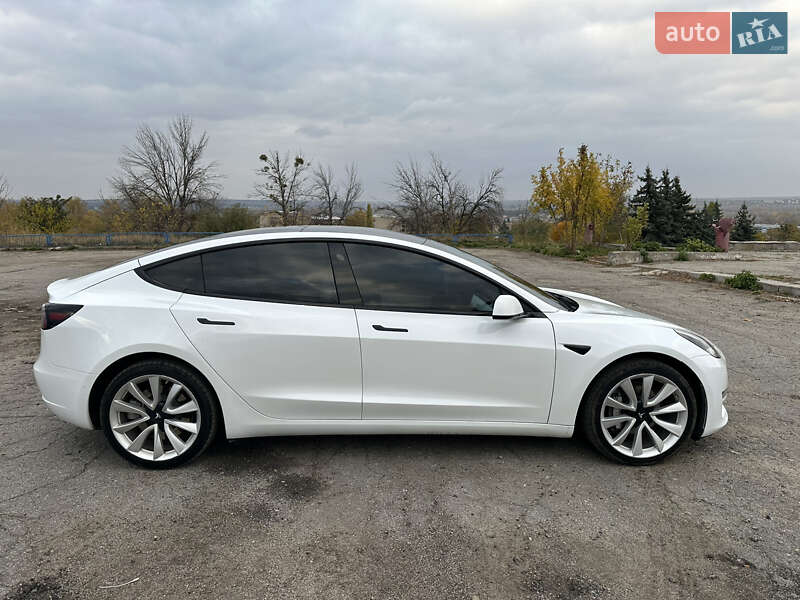 Седан Tesla Model 3 2019 в Ізюмі
