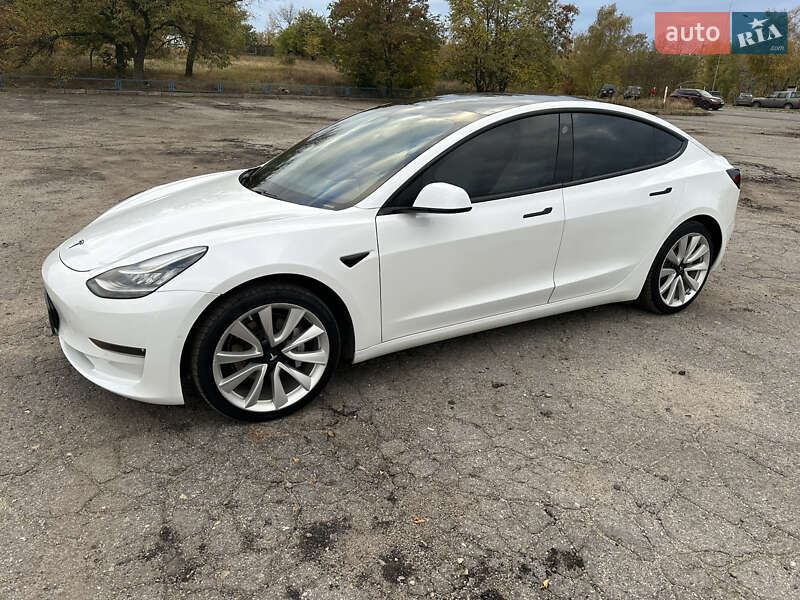 Седан Tesla Model 3 2019 в Ізюмі