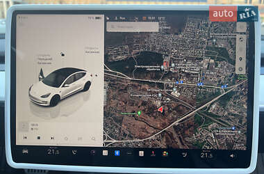 Седан Tesla Model 3 2022 в 