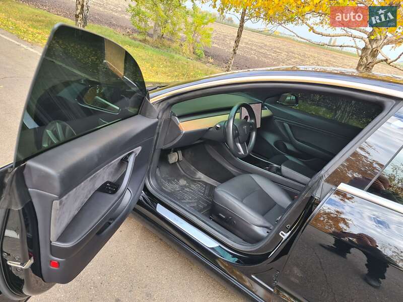 Седан Tesla Model 3 2019 в Днепре