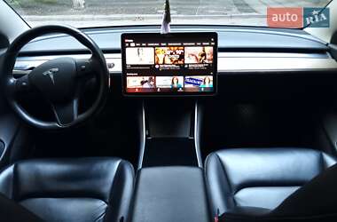 Седан Tesla Model 3 2019 в 