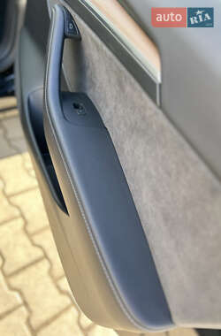 Седан Tesla Model 3 2022 в 