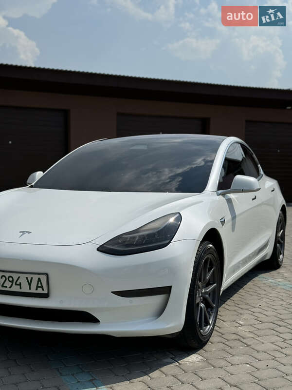 Седан Tesla Model 3 2018 в Надвірній