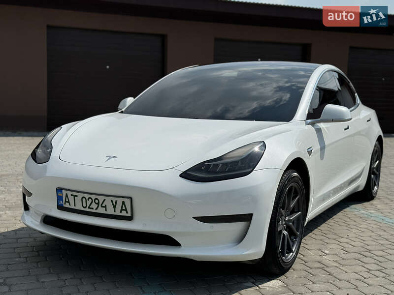 Седан Tesla Model 3 2018 в Надвірній