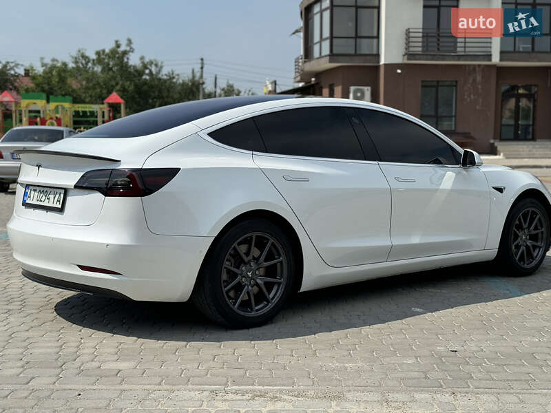 Седан Tesla Model 3 2018 в Надвірній
