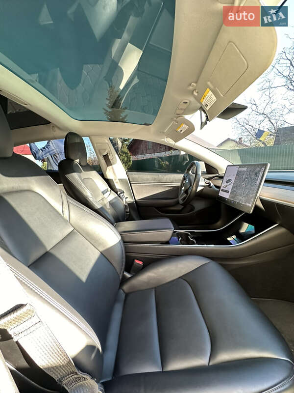 Седан Tesla Model 3 2018 в Надвірній