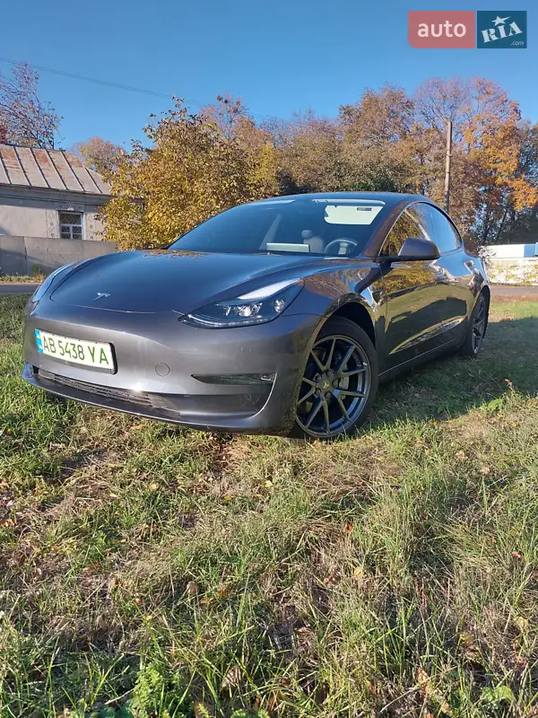 Седан Tesla Model 3 2023 в 