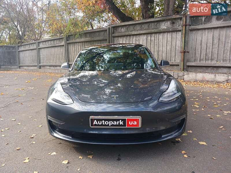 Седан Tesla Model 3 2018 в Киеве