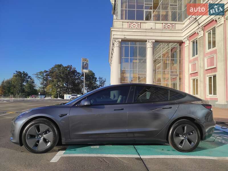 Седан Tesla Model 3 2023 в Одессе