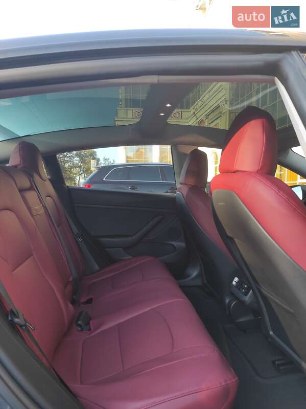 Седан Tesla Model 3 2023 в Одесі