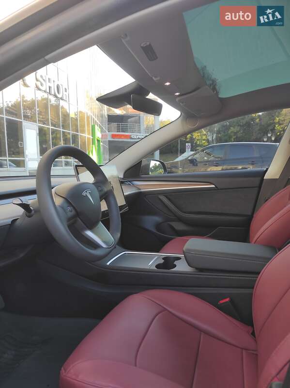 Седан Tesla Model 3 2023 в Одессе