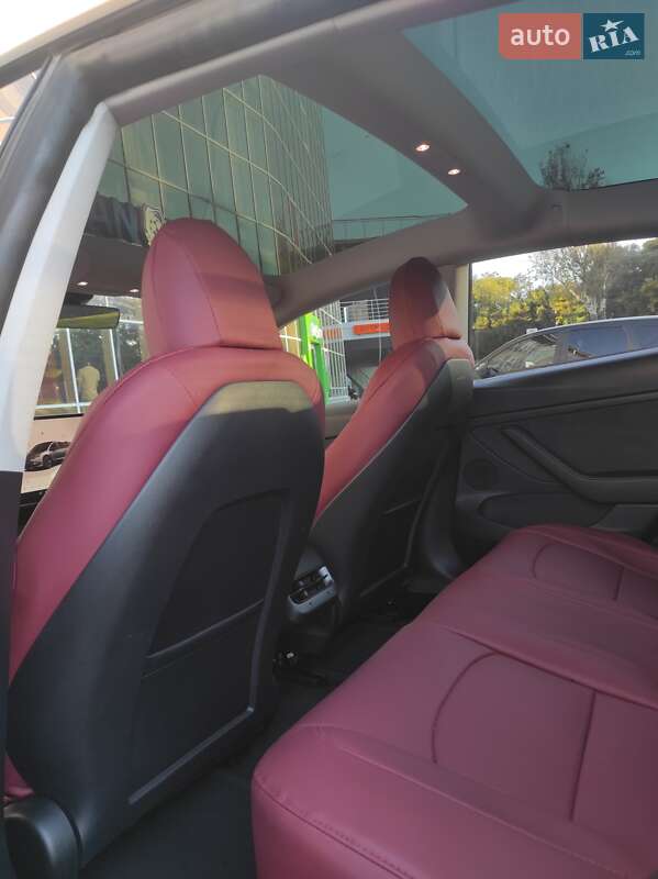 Седан Tesla Model 3 2023 в Одессе