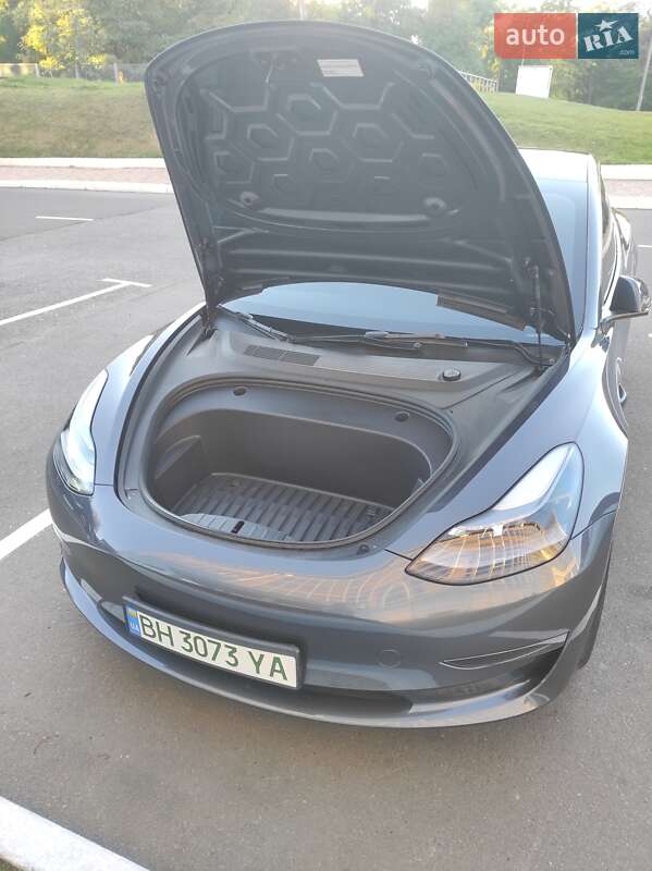Седан Tesla Model 3 2023 в Одессе