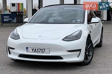 Седан Tesla Model 3 2021 в Дніпрі