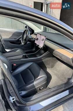 Седан Tesla Model 3 2018 в Львове