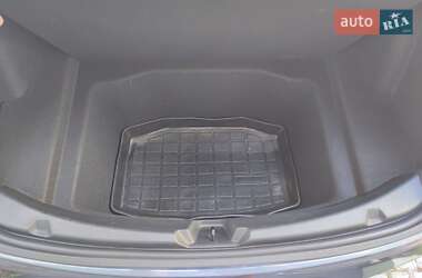 Седан Tesla Model 3 2018 в Львове