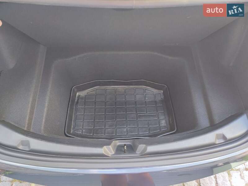 Седан Tesla Model 3 2018 в Львові фото 12 Седан Tesla Model 3 2018 в Львові