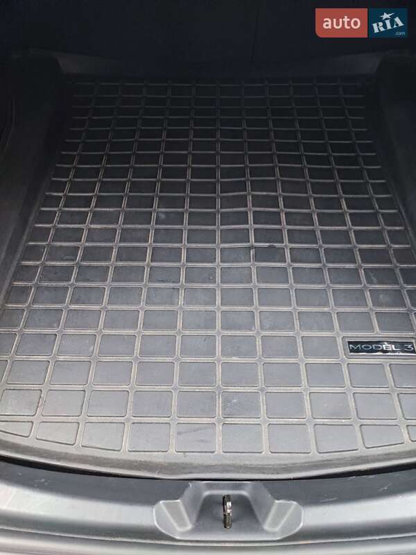 Седан Tesla Model 3 2018 в Львові фото 13 Седан Tesla Model 3 2018 в Львові