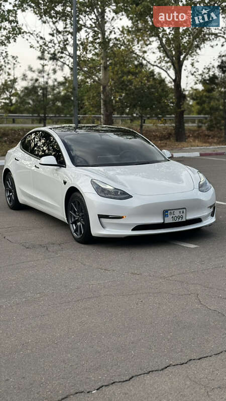 Седан Tesla Model 3 2021 в Николаеве