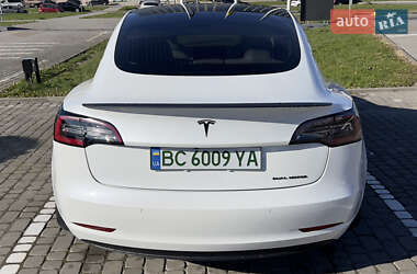 Седан Tesla Model 3 2020 в Львові