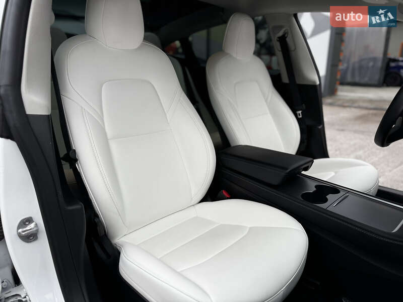 Седан Tesla Model 3 2022 в Житомире