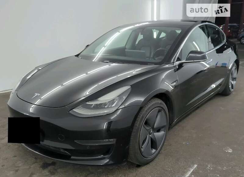 Седан Tesla Model 3 2019 в Львове