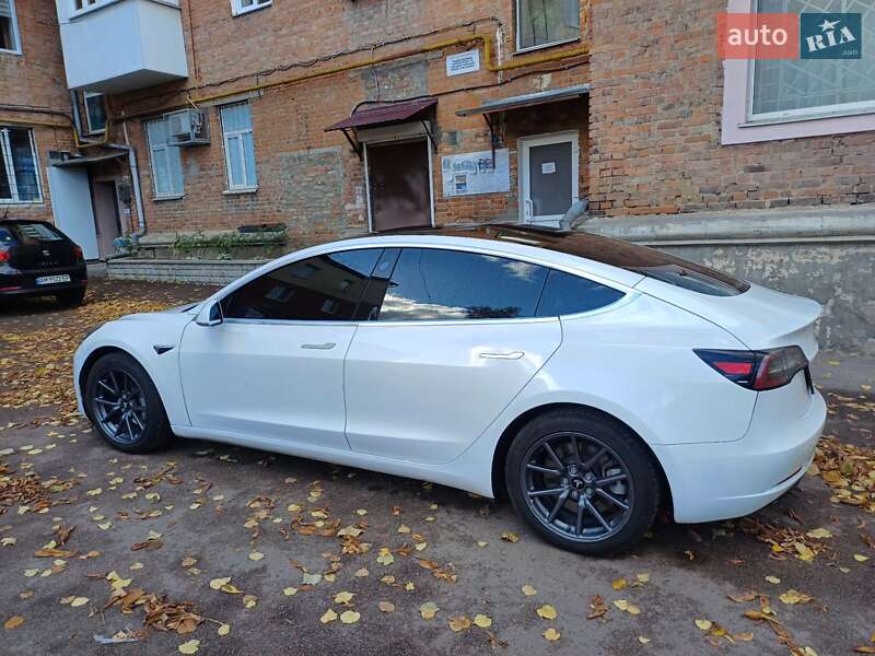 Седан Tesla Model 3 2019 в Житомире