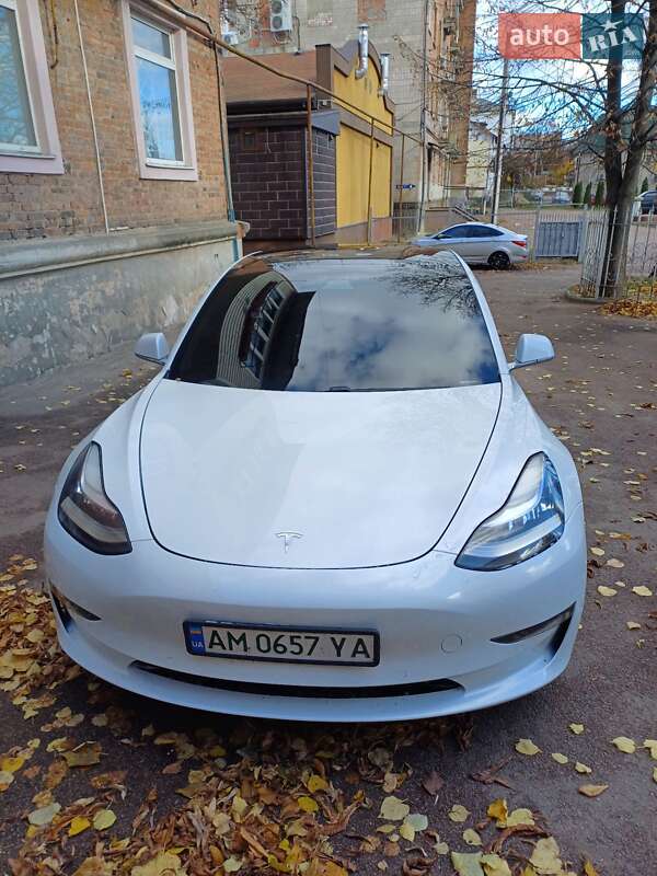 Седан Tesla Model 3 2019 в 