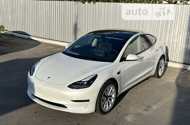 Седан Tesla Model 3 2022 в 
