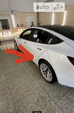 Седан Tesla Model 3 2022 в 