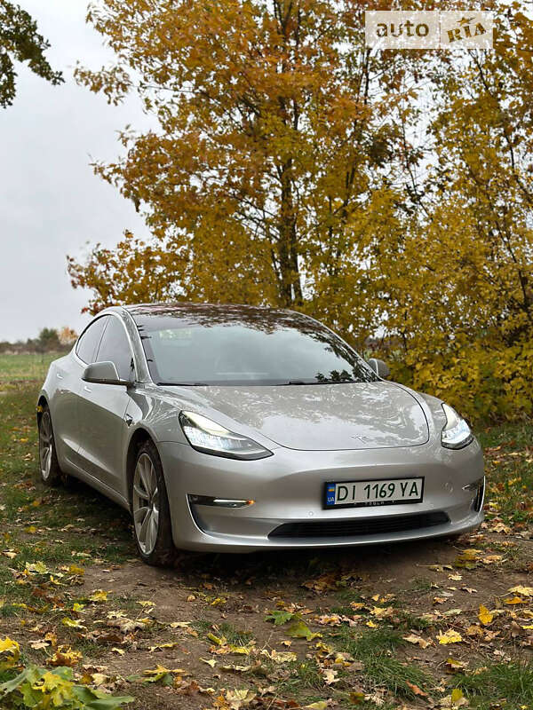 Седан Tesla Model 3 2018 в Томашполі