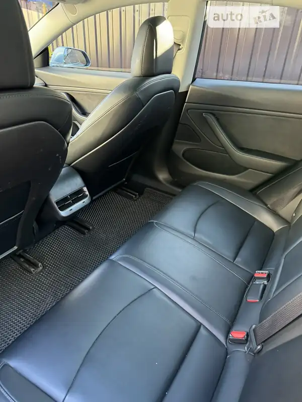 Седан Tesla Model 3 2018 в 