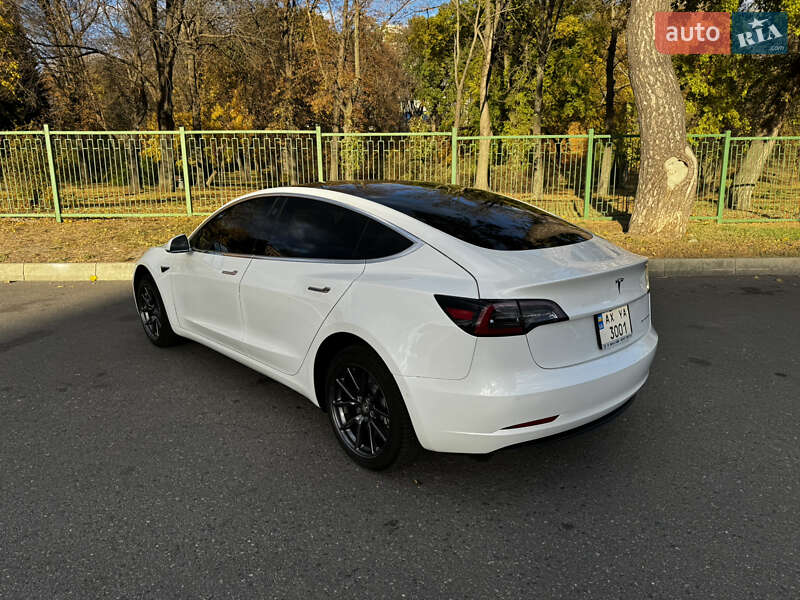 Седан Tesla Model 3 2019 в Харкові