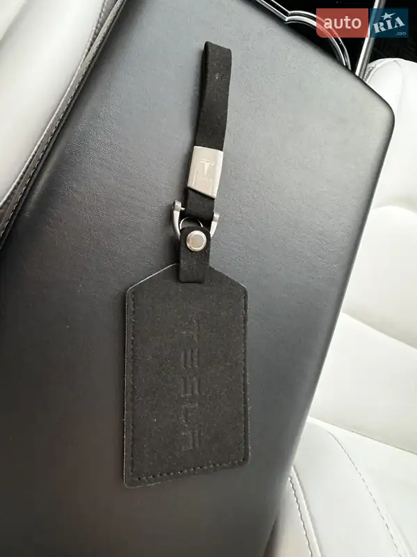 Седан Tesla Model 3 2019 в Харкові документ