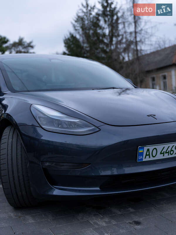 Седан Tesla Model 3 2023 в Ужгороде