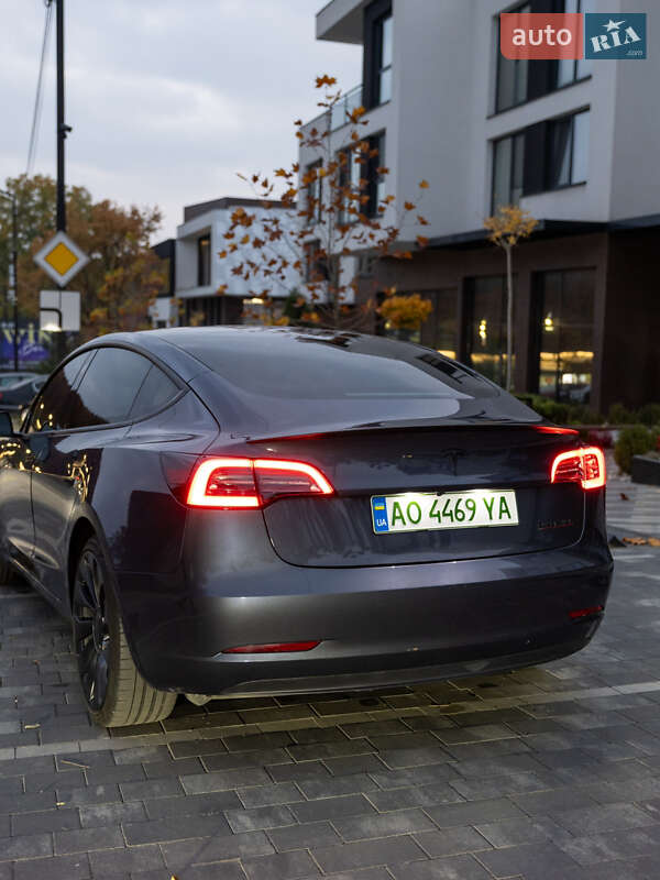 Седан Tesla Model 3 2023 в Ужгороде