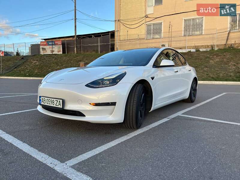 Седан Tesla Model 3 2021 в Виннице