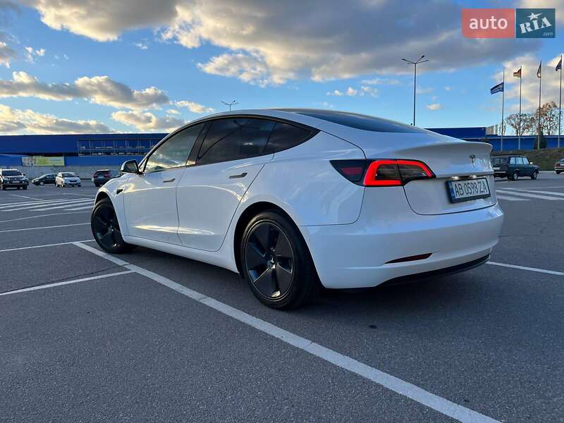 Седан Tesla Model 3 2021 в Виннице