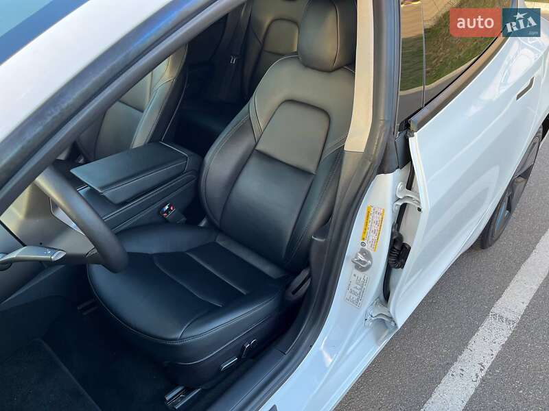 Седан Tesla Model 3 2021 в Виннице