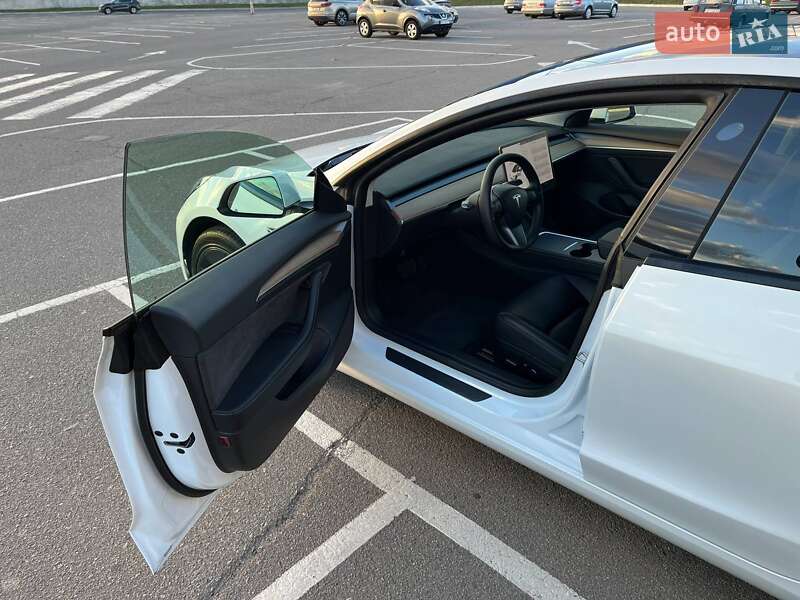 Седан Tesla Model 3 2021 в Виннице