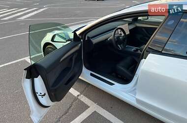 Седан Tesla Model 3 2021 в 