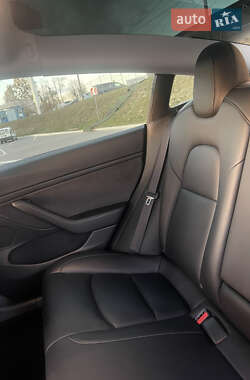 Седан Tesla Model 3 2021 в 