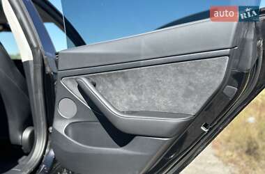 Седан Tesla Model 3 2023 в 