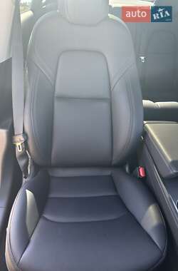 Седан Tesla Model 3 2023 в 